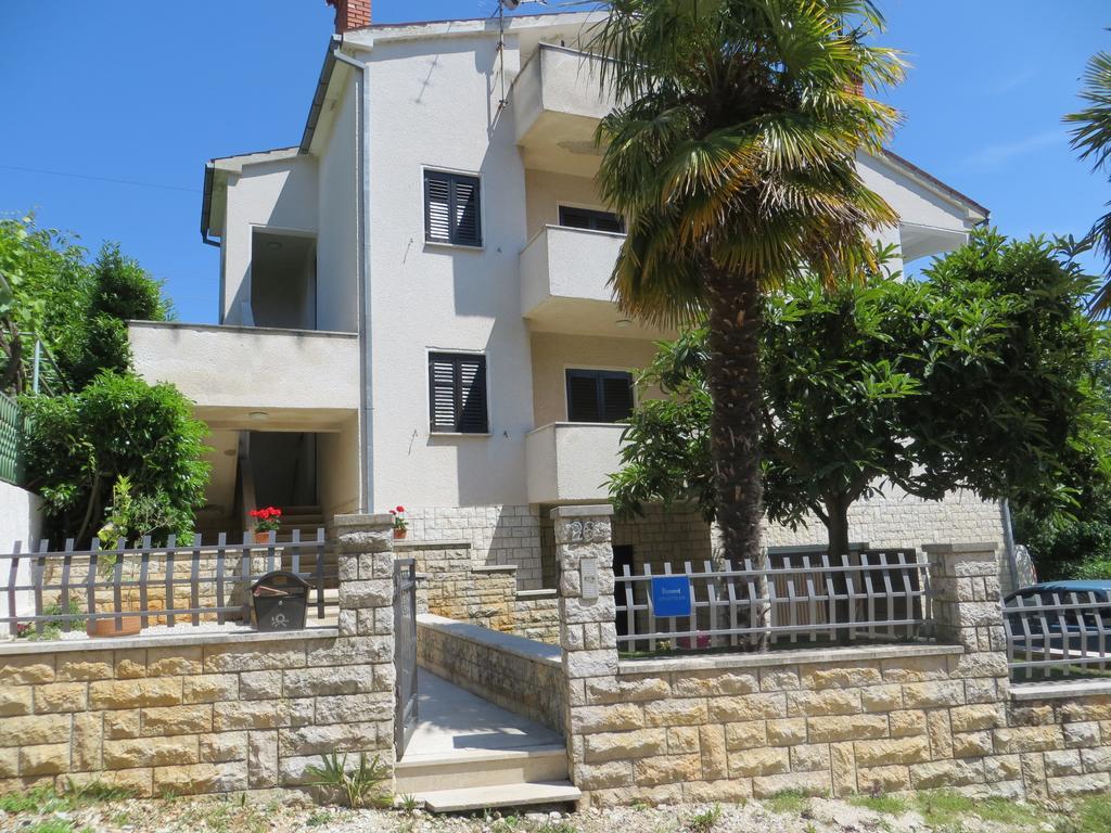 Apartments Sandra Porec Bagian luar foto