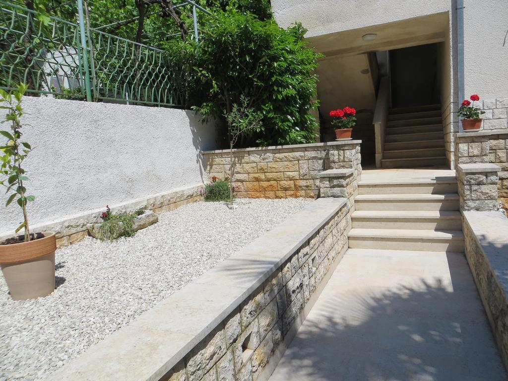 Apartments Sandra Porec Bagian luar foto