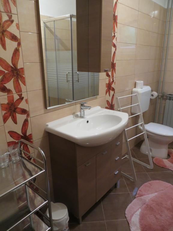 Apartments Sandra Porec Bagian luar foto